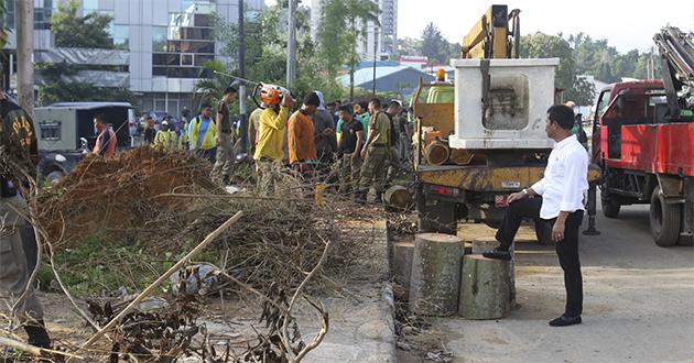 68Walikota Meninjau goro di pelita.jpg